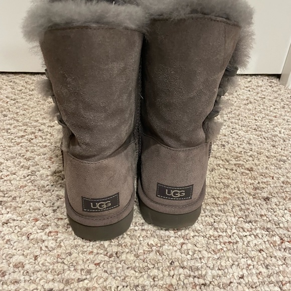 Ugg - Picture 4 of 5